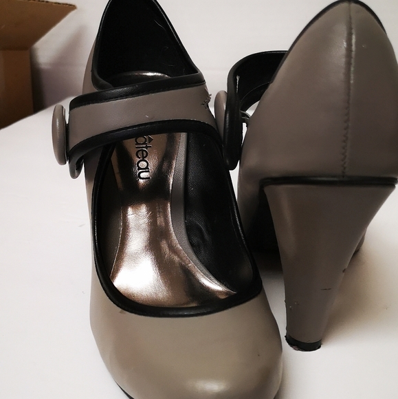 LE CHÂTEAU shoes grey black trim 6M - Picture 1 of 5